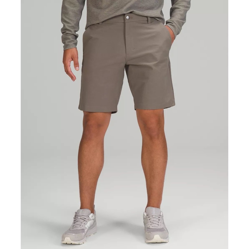 Lululemon Commission‎ Short Classic 9 Mens Grey Chino Performance Shorts Size 30